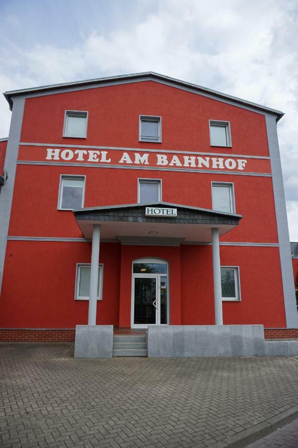 Hotel Am Bahnhof Варен Экстерьер фото