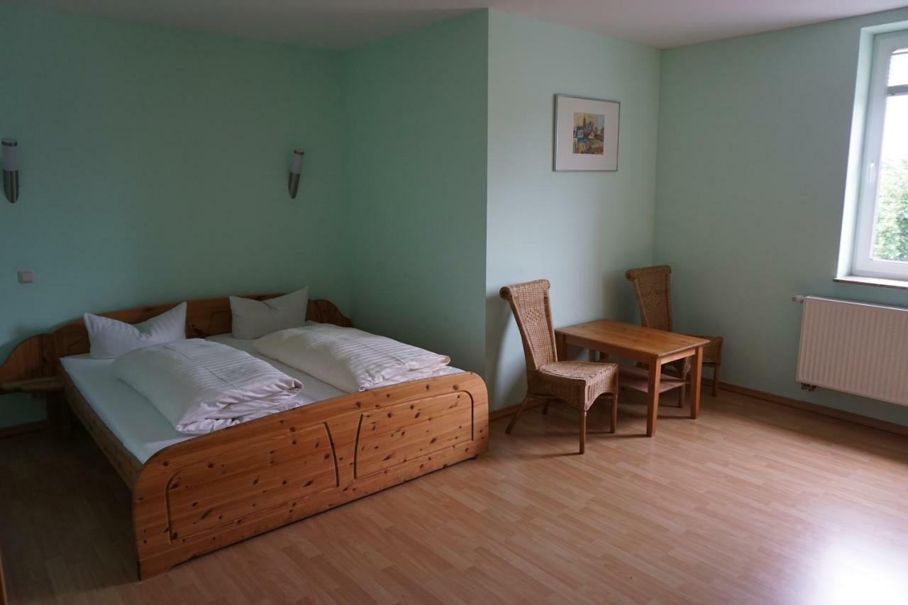 Hotel Am Bahnhof Варен Экстерьер фото