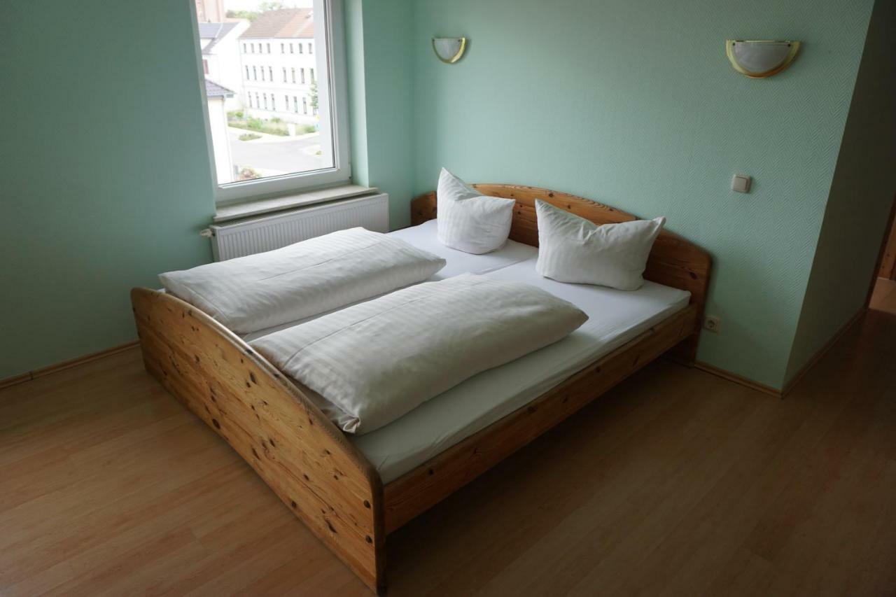 Hotel Am Bahnhof Варен Экстерьер фото